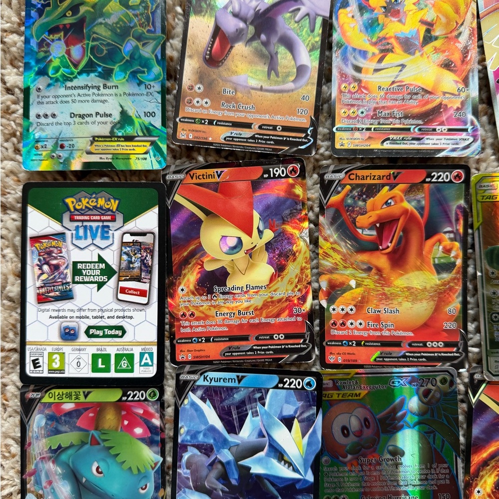 Sold/ not available Bundle: Pack of Pokémon cards - Picture 3 of 12